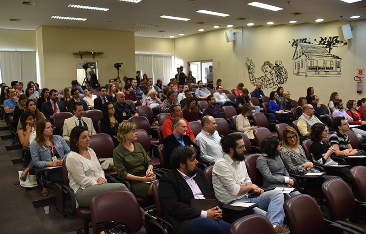 19-EJ-publico2-810p.jpg