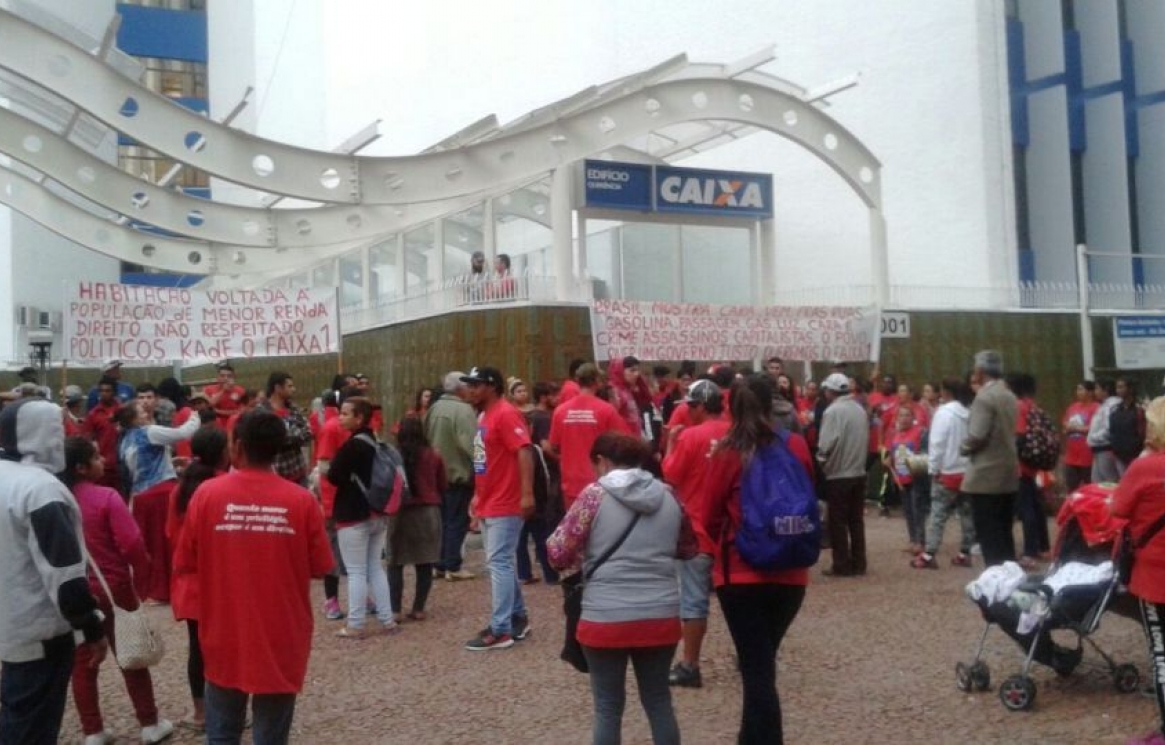 20171108-protesto-moradia-porto-alegre-3.jpg