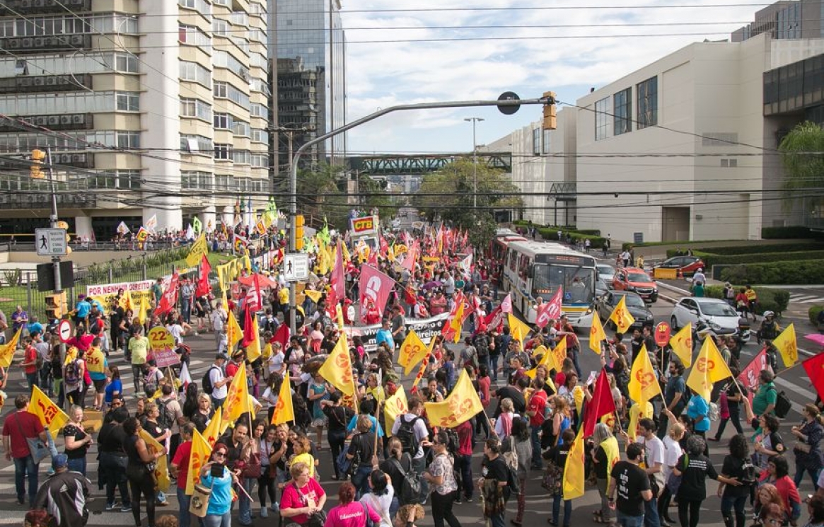 protesto ref trab.jpg