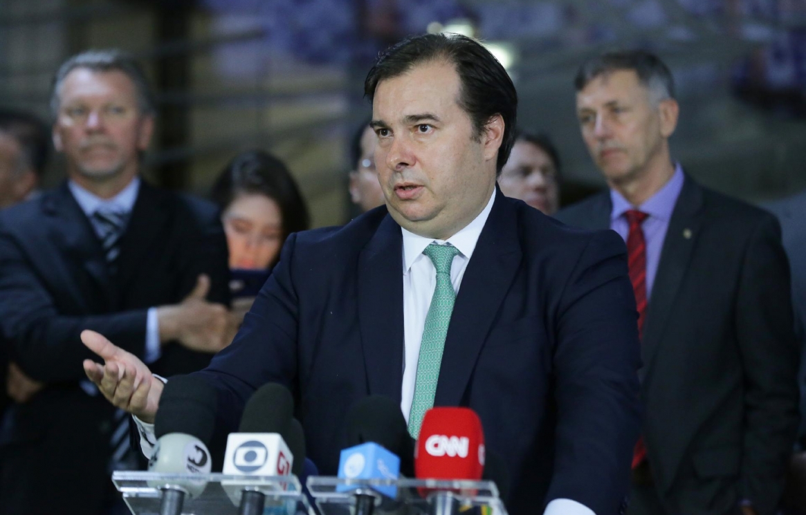 17mar2020---presidente-da-camara-dos-deputados-rodrigo-maia-dem-rj-em-coletiva-sobre-o-coronavirus-1584996634948_v2_1920x1279.jpg