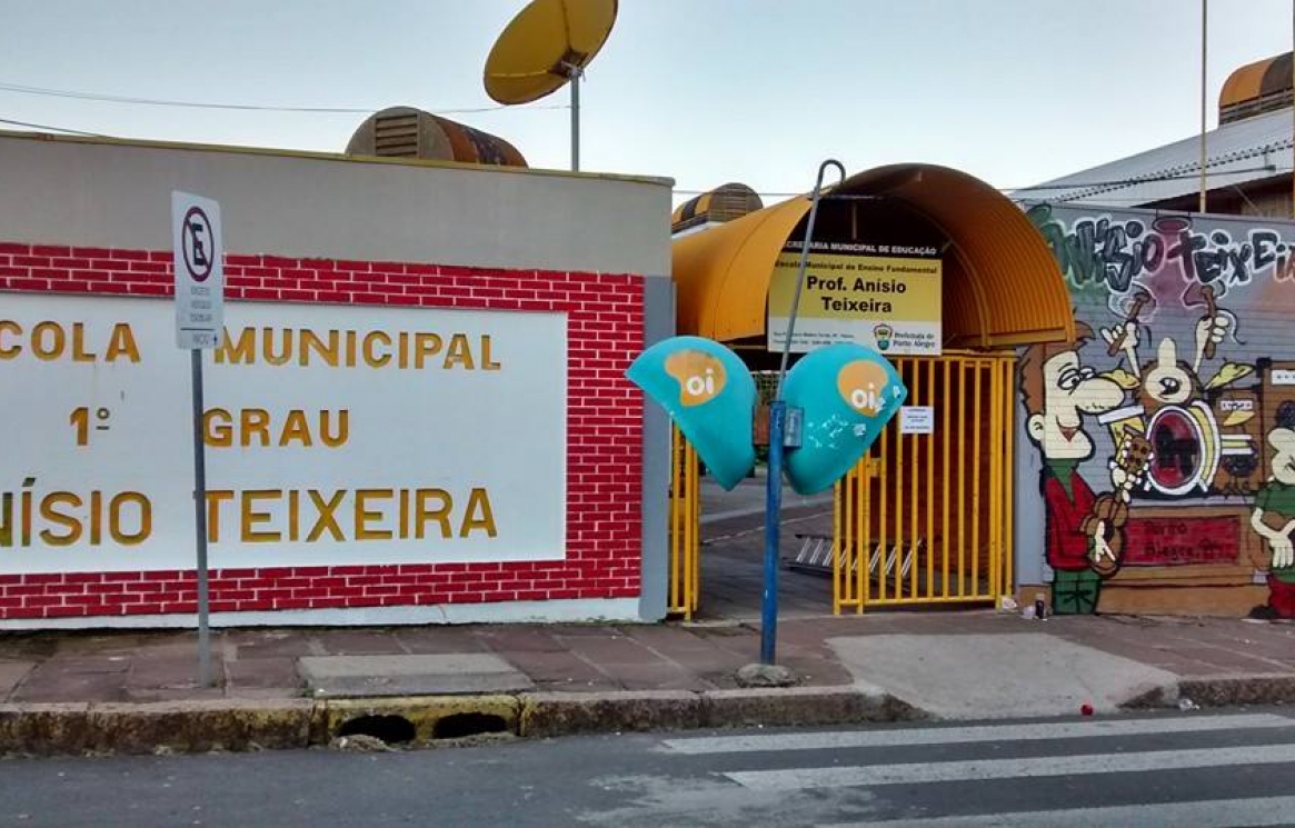 20201110-escola-porto-alegre.jpg