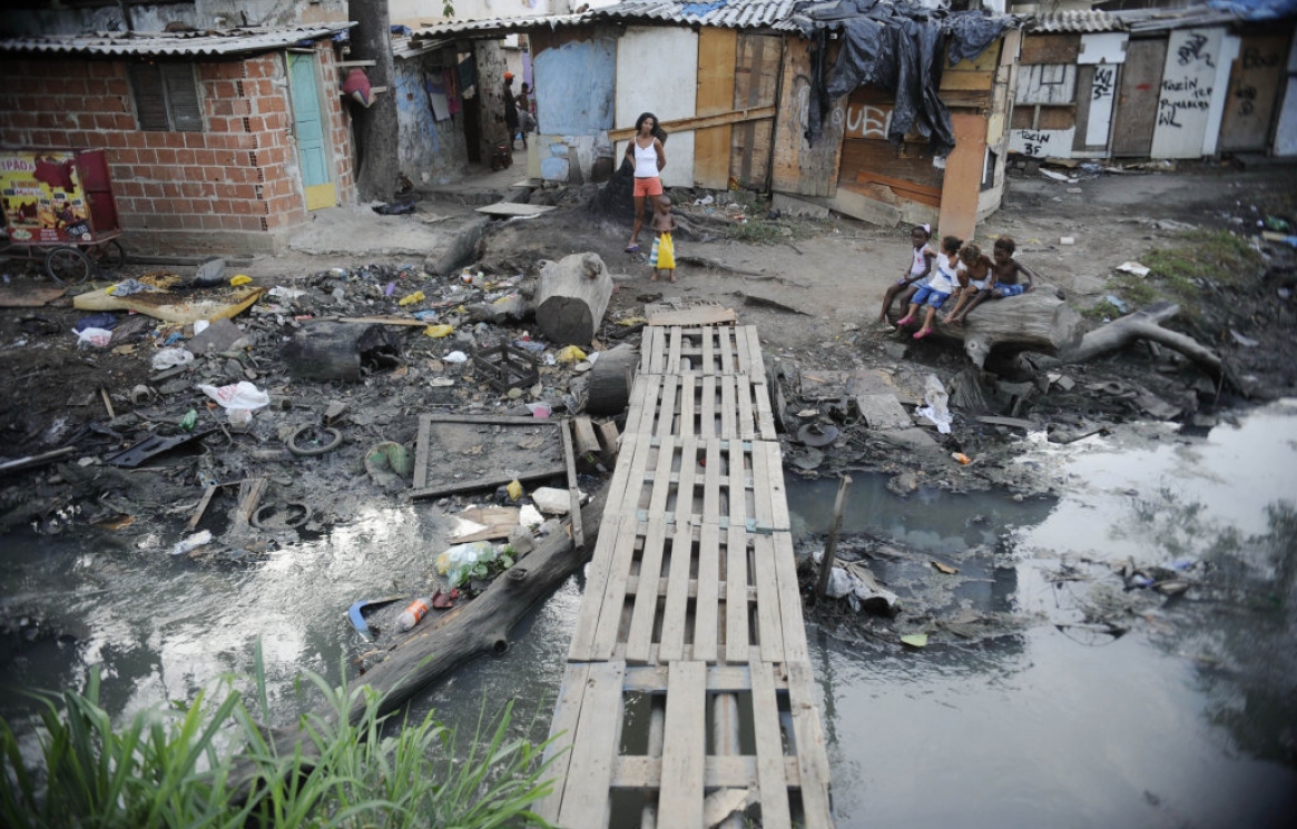 https://www.paeseferreira.com.br/images/favela_pobreza.jpg