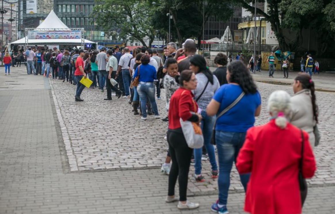 Sul21-Ferraz-fila-desemprego.jpg