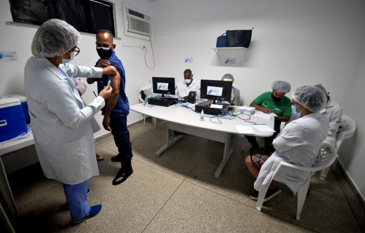 Secom-Peixoto-profissionais-de-saude-vacinacao-1024x643.jpeg