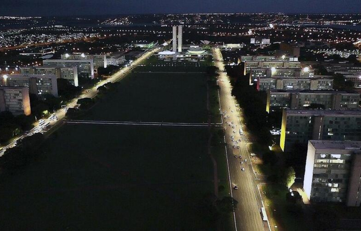 Abr-Casal-Jr.-Esplanada-dos-Ministerios-Planalto-Brasilia.jpg