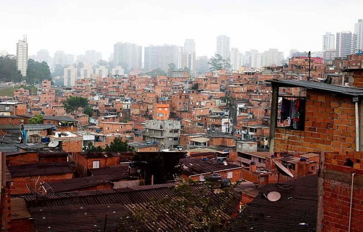 Abr-Rosa-favela-pobreza-desigualdade-social.jpeg