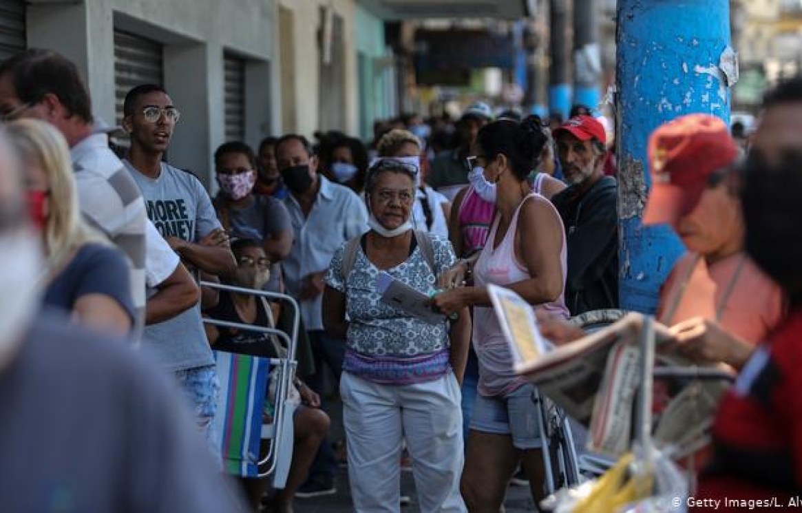 getty-images-alvarenga-pobreza-crise-coronavirus-auxilio.jpeg