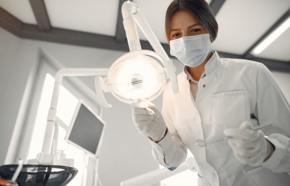 beautiful-dentist-working-on-a-dental-clinic-min-1-700x468.jpeg